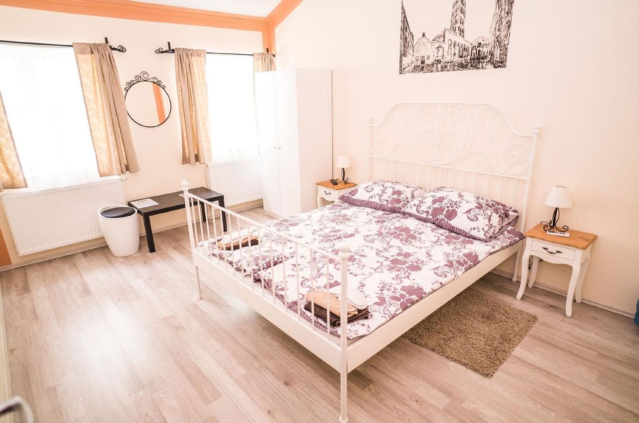 Boutique Hostel Kings N' Queens Zagreb Oda fotoğraf
